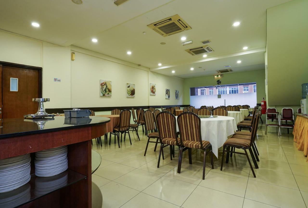 Oyo 43955 N9 Business Hotel Nilai Εξωτερικό φωτογραφία
